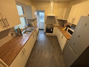 Shared kitchen - Valnay Stays (London)