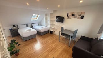 Basic Twin Room, Private Bathroom