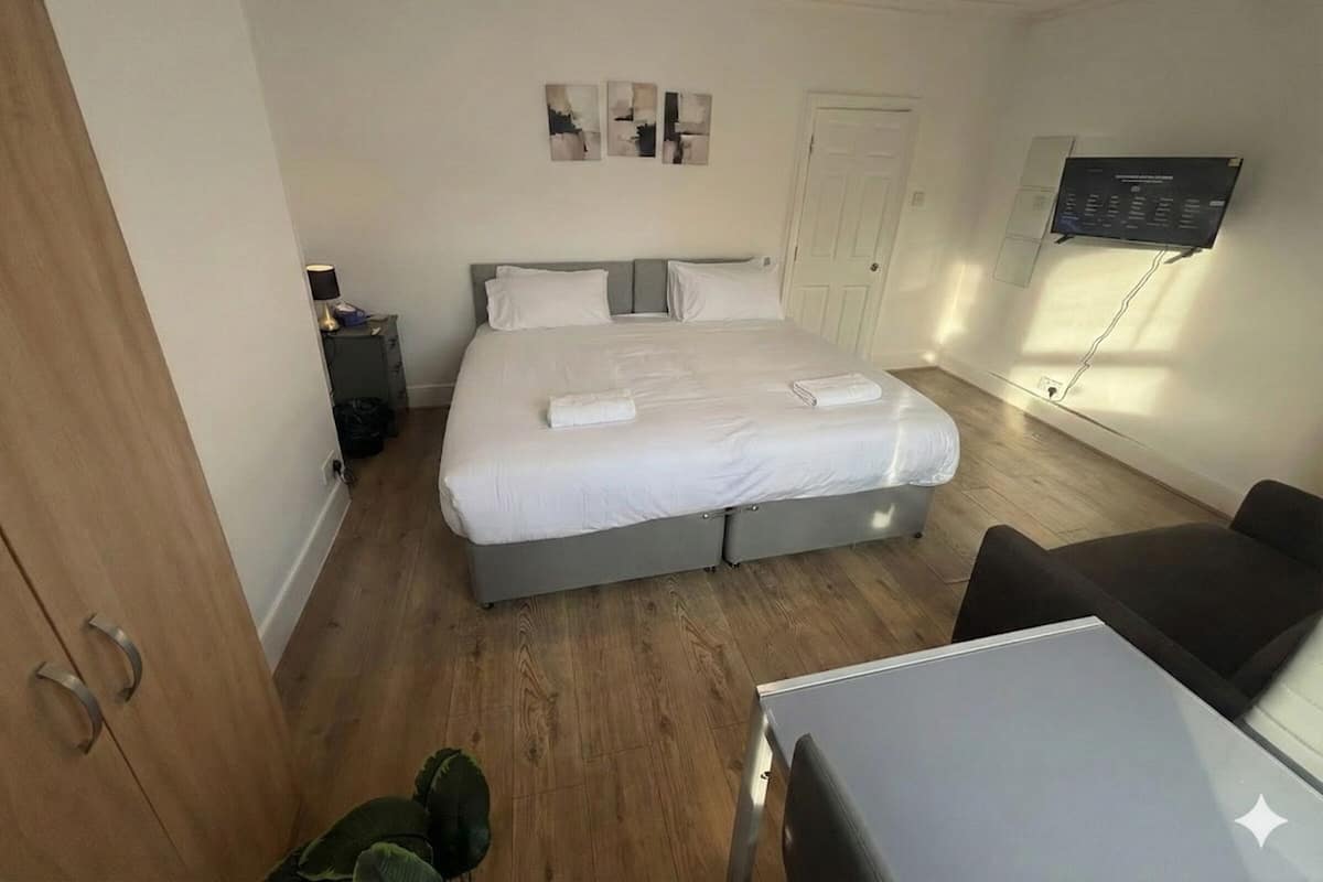 Basic Twin Room, Shared Bathroom