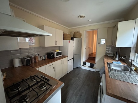 Shared kitchen. Valnay Stays