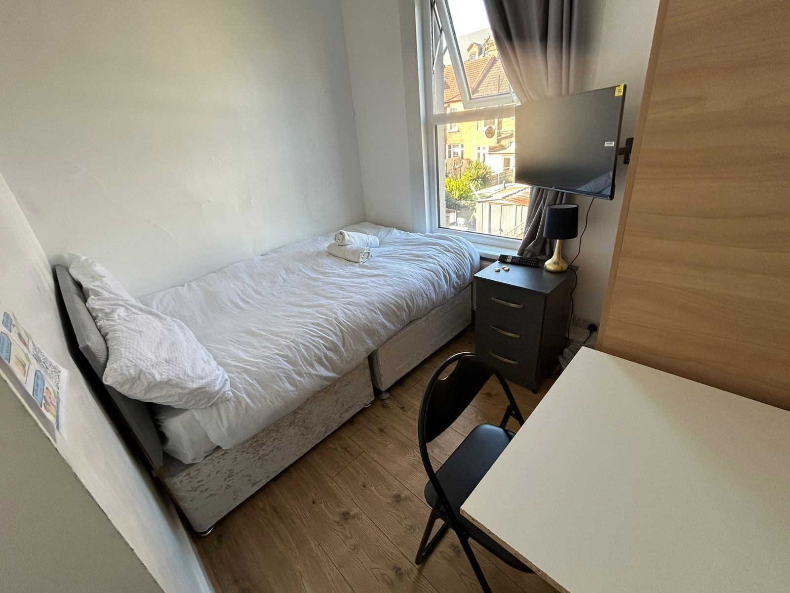 Basic Tek Büyük Yataklı Oda, Ortak Banyo