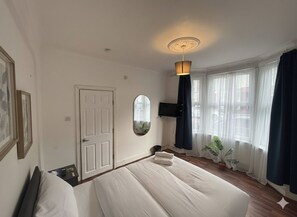 Business Double Room, Shared Bathroom - Valnay Stays (London)