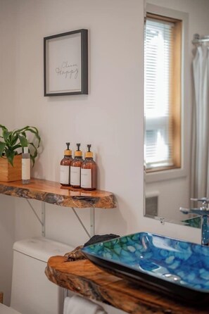 Interior - Central *ADA* Unit | King Bed | Walk to LU & Shops (Lynchburg)