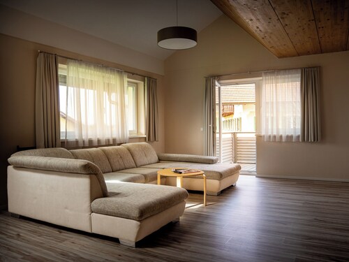 Salzburg: Quiet house with views of the Alps & close to the lake