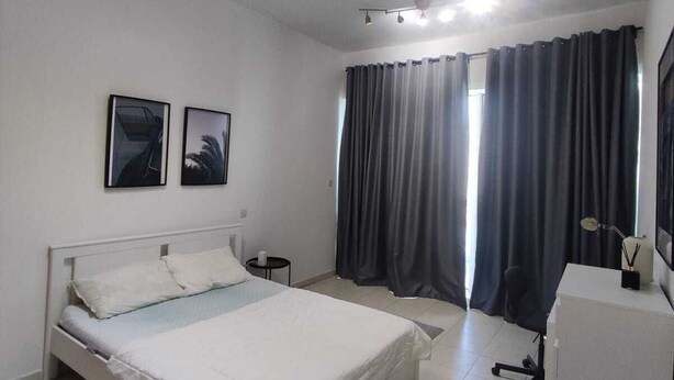 Unclassified image, 1 of 13, button - Room-spacious Master Bedroom With Balcon (Dubai)