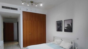 Unclassified image, 5 of 13, button - Room-spacious Master Bedroom With Balcon (Dubai)