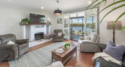 Swansea Cove Waterfront Escape with Private Jetty