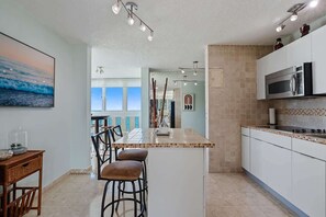 Fridge, microwave, coffee/tea maker, cookware/dishes/utensils - Cozy 4-Guest Studio • Beach & Pool (San Juan)