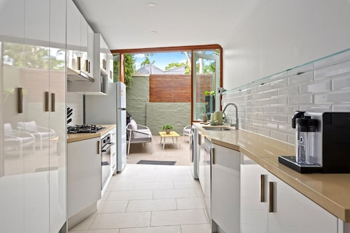 Charming 2-bed Terrace in the Heart of Surry Hills