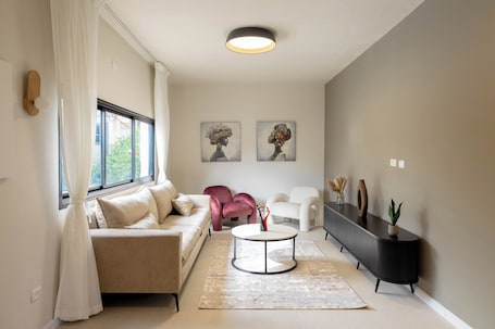 TV. Luxury point – TLV, boutique 2BR apartment