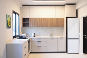 Mikroaaltouuni, uuni, liesi, astianpesukone