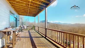 Property grounds - Reserve 5C • Cozy Condo with Fireplace & Deck (Sugar Mountain)