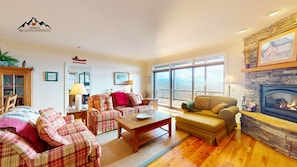 Smart TV, fireplace - Reserve 5C • Cozy Condo with Fireplace & Deck (Sugar Mountain)