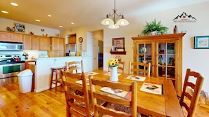 Dining - Reserve 5C • Cozy Condo with Fireplace & Deck (Sugar Mountain)