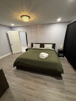 3 bedrooms, Internet, bed sheets - Delightful 3-bedroom house in charming Tucker (Tucker)