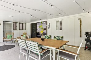 Apartment | Living room - Family Home Near Cafes and Surf Beaches (Sunshine Coast)