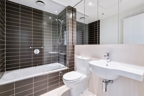 Apartment | Badezimmer | Badewanne, Handtücher