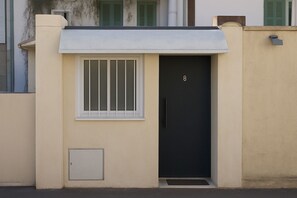 Exterior detail - Albert 1° Cannes near the center (Cannes)