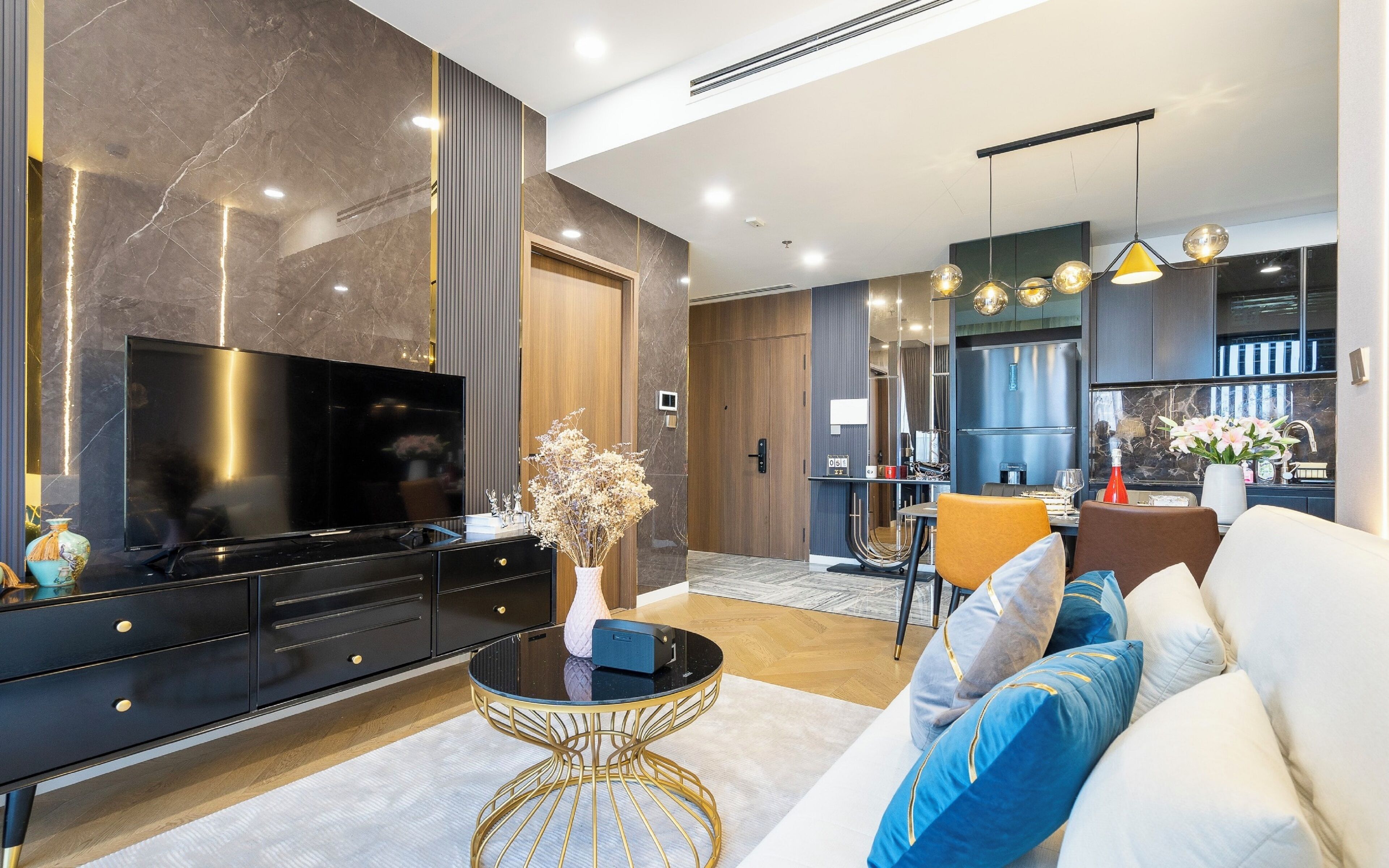 Luxury Apartment, 3 Bedrooms, Air conditioning, City View | Living area | 55-inch Smart TV with digital channels