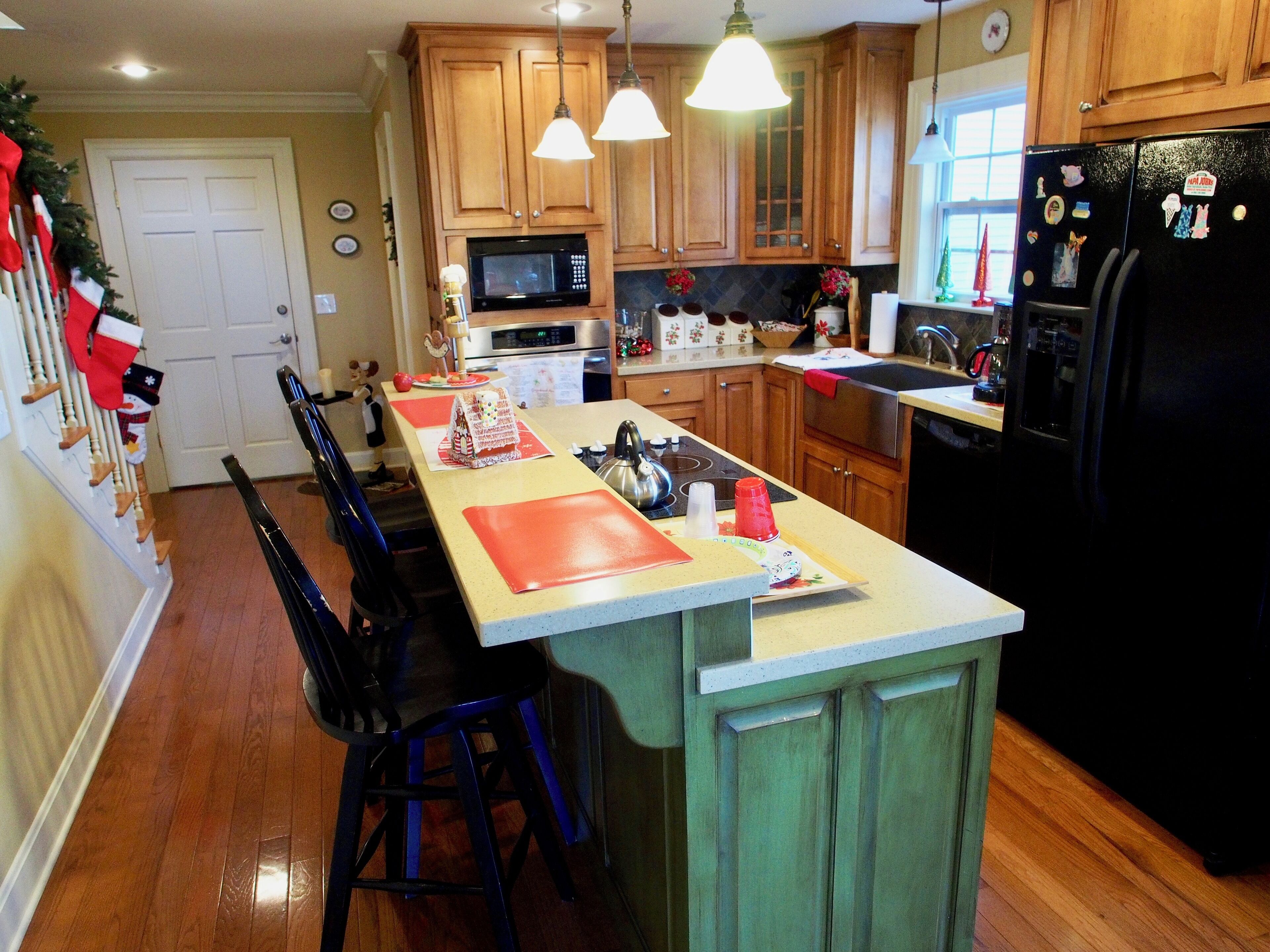 Tủ lạnh nhỏ, lò vi sóng 