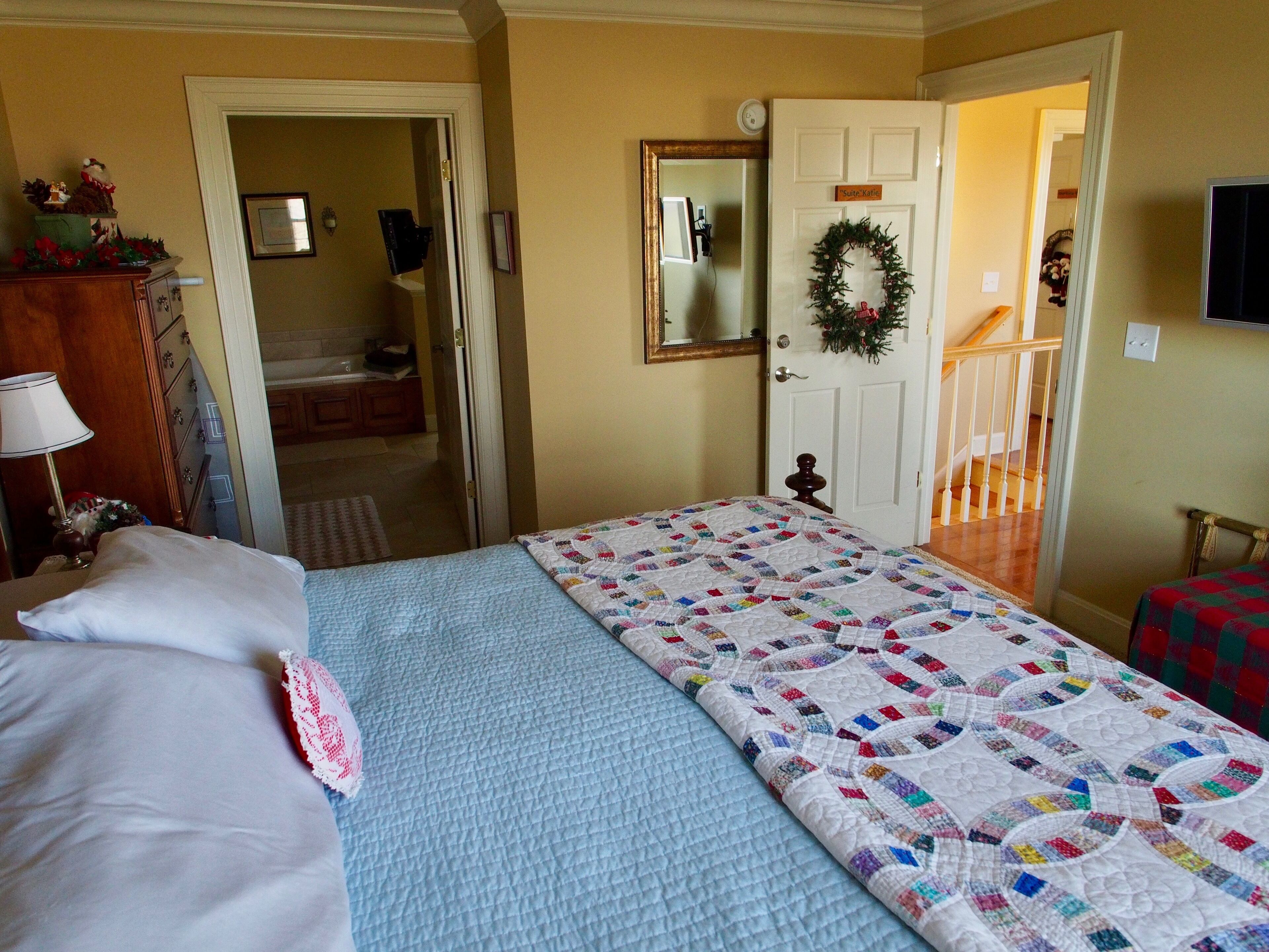 Luxury-Suite, Talblick | Schreibtisch, laptopgeeigneter Arbeitsplatz, Bügeleisen/Bügelbrett