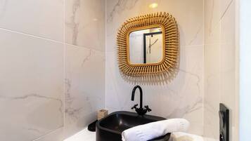 Departamento | Baño | Secadora de cabello, jabón, shampoo