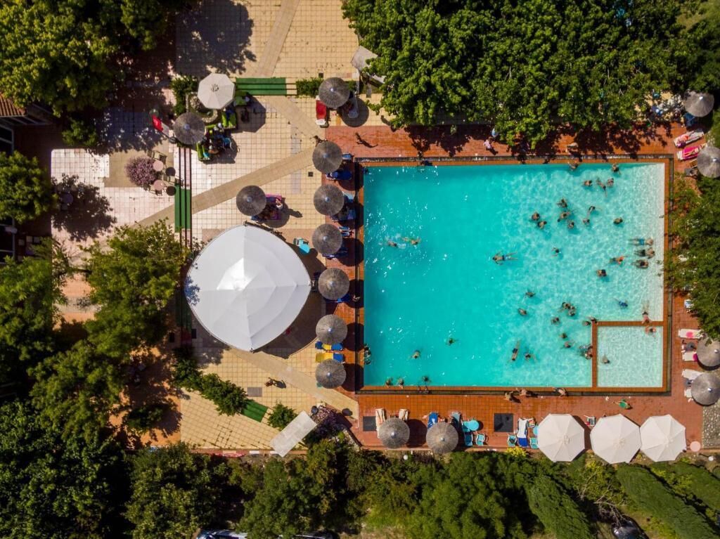 Piscina externa sazonal
