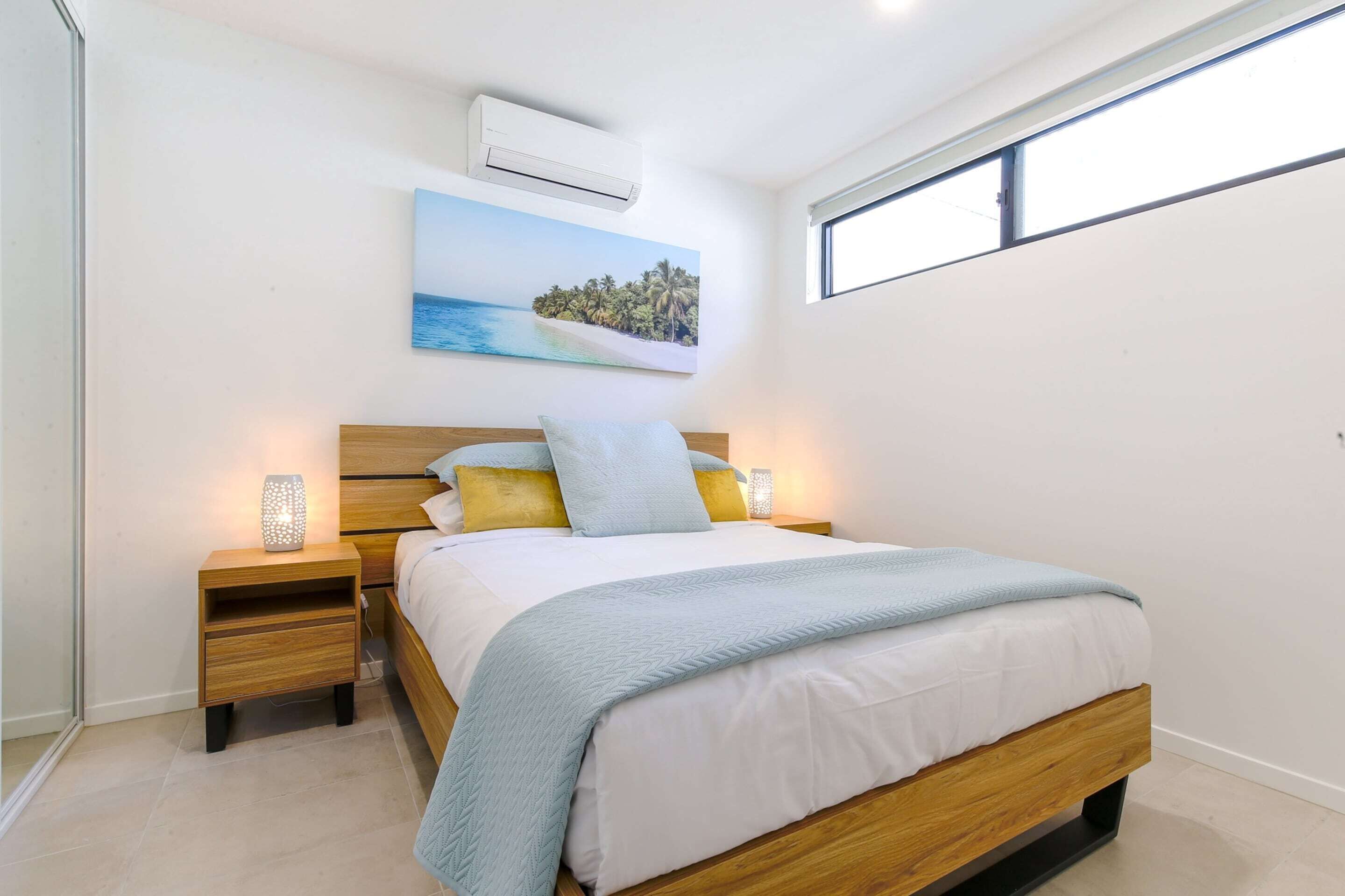 1 bedroom, bed sheets