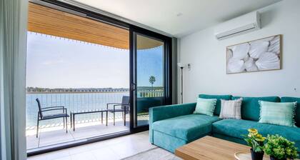 Stunning 1-bed Bayside Apartment With Superb Views