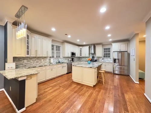 Charming 6-bedroom house near DC/Old Towne/National Harbor