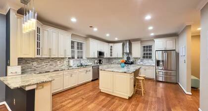 Charming 6-bedroom house near DC/Old Towne/National Harbor