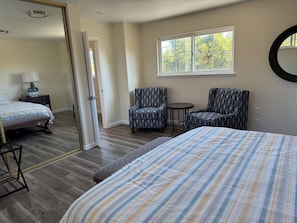 5 bedrooms, iron/ironing board, WiFi, bed sheets