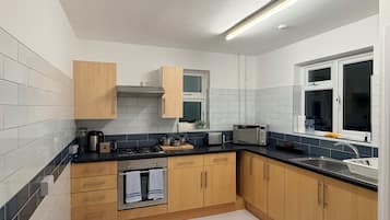 Micro-ondes, four, cafetière/bouilloire, bouilloire électrique