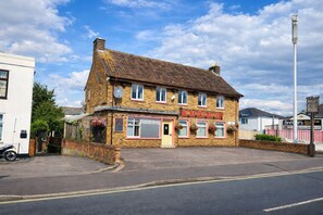 Exterior - Large Cozy 3 Bed Apt | Close to City Centre | Private Parking | Fast wifi (Southampton)