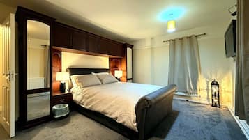 3 bedrooms, iron/ironing board, free WiFi, bed sheets