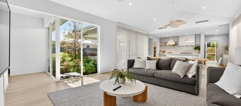 Coastal Luxe 4-bed House in Madora Bay