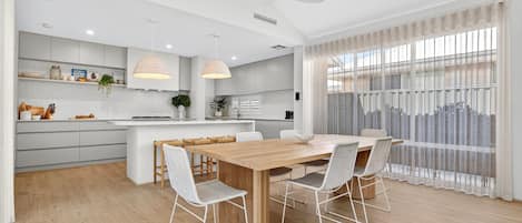 Apartment | Dining