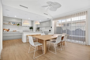 Apartment | Dining - Coastal Luxe 4-bed House in Madora Bay (Perth)
