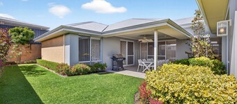 Coastal Luxe 4-bed House in Madora Bay