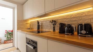 Refrigerador, horno, parrilla de estufa y lavavajillas