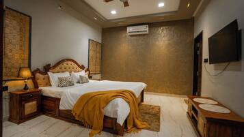 3 habitaciones, tabla de planchar con plancha, wifi y ropa de cama