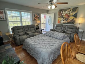 2 habitaciones, escritorio, tabla de planchar con plancha y wifi gratis 