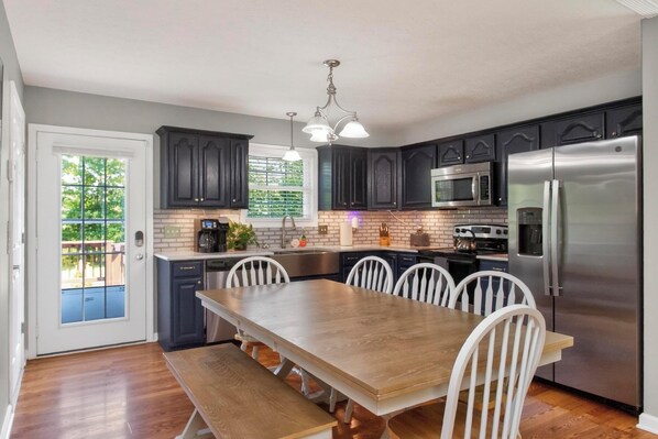 Fridge, microwave, oven, stovetop - Stillwater Waterfront Retreat - Rec Room - Kayaks - Elevator (Ashland City)
