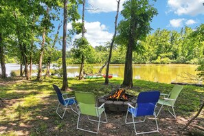 Property grounds - Stillwater Waterfront Retreat - Rec Room - Kayaks - Elevator (Ashland City)