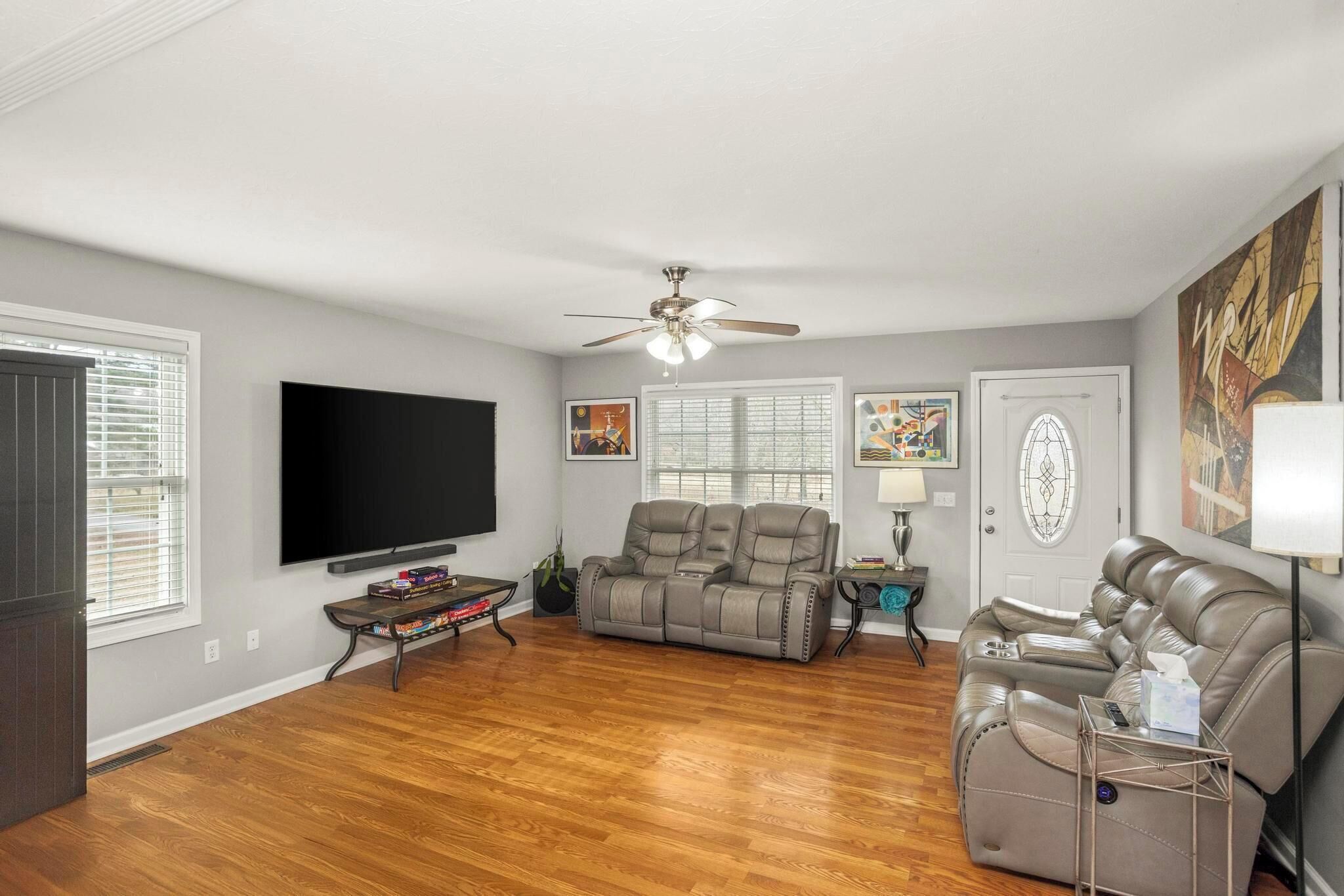 Smart-TV, Tischfußball, Tischtennisplatte