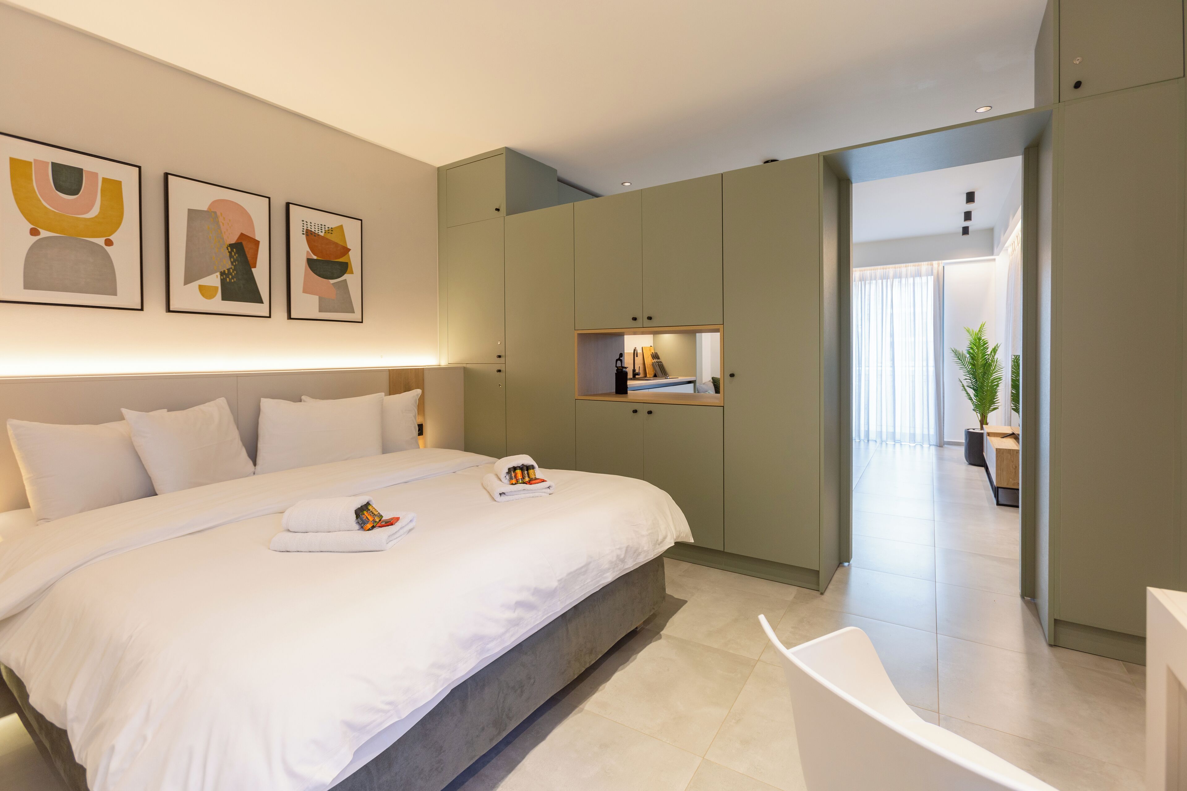 3 bedrooms, iron/ironing board, WiFi, bed sheets