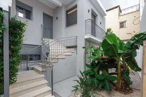 Exterior - 2 Independent Apts with Yard near the City's Heart (Kalamata)