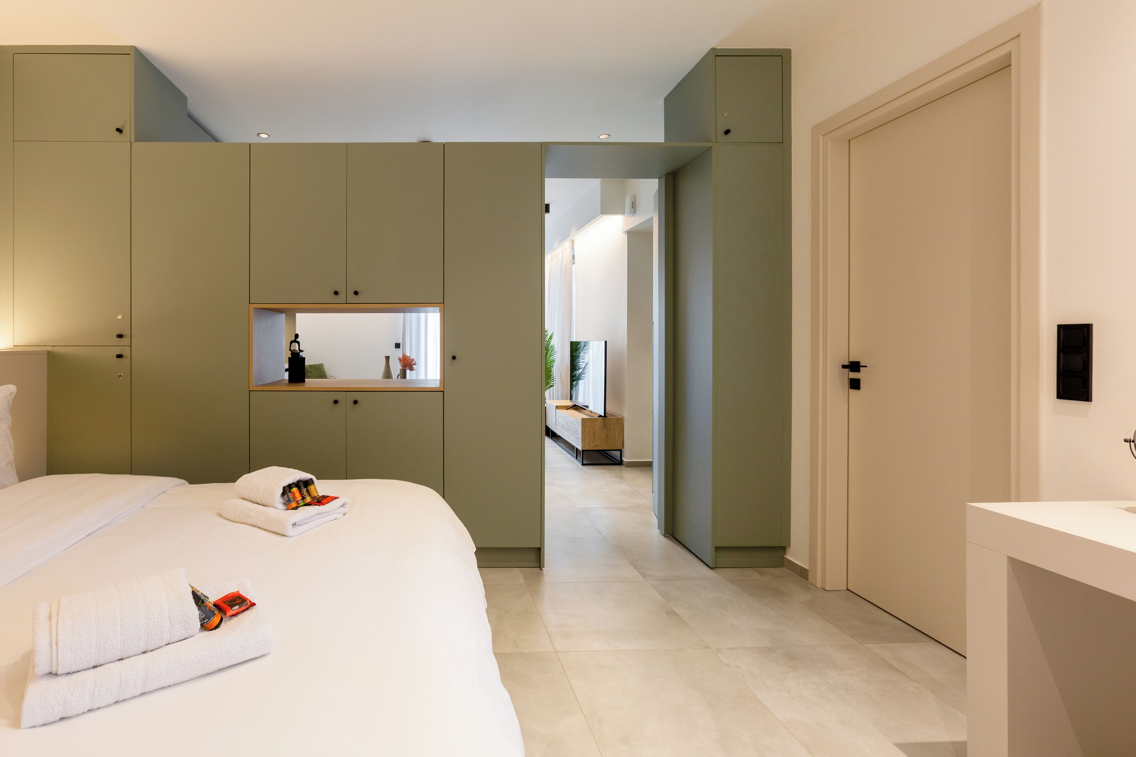3 habitaciones, tabla de planchar con plancha, wifi y ropa de cama 