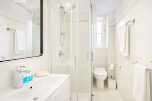Hair dryer, bidet, towels, soap - Elegantis.it Pompeo Magno Suite Apartment (Roma)