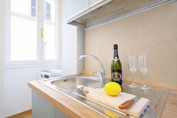 Fridge, microwave, oven, stovetop - Elegantis.it Pompeo Magno Suite Apartment (Roma)